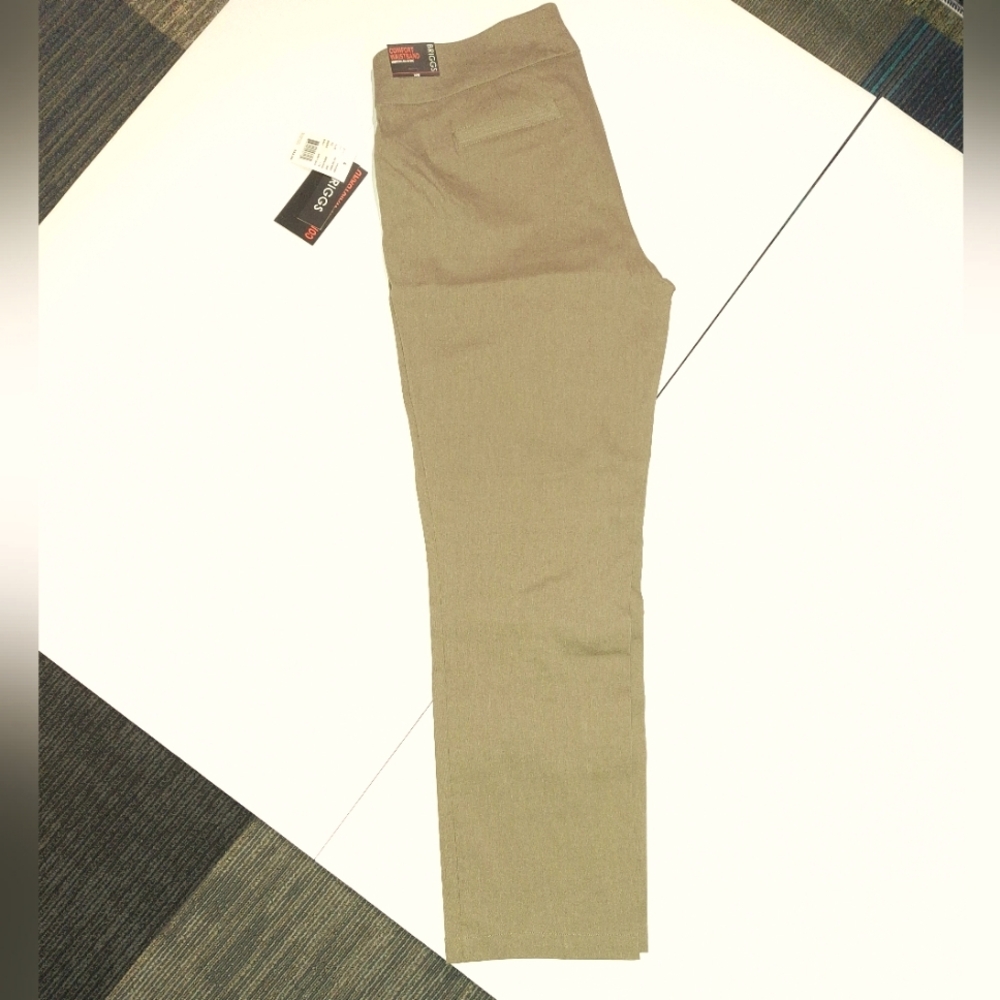 NWT Briggs New York Womens Size 16W- Wheat Colored Pants- Comfort Waistband